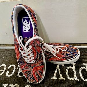 Vans Old School skate mens 7, Ws 8.5 Paisley print, use once, great condition